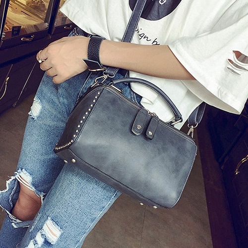 B2432 IDR.176.000 MATERIAL PU SIZE L22XH15XW13CM WEIGHT 700GR COLOR GRAY
