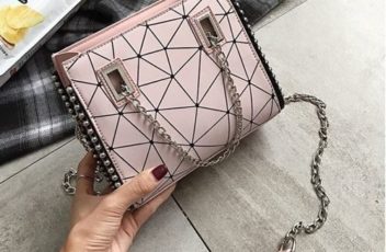 B01747 IDR.152.000 MATERIAL PU SIZE L19XH16XW6CM WEIGHT 500GR COLOR PINK