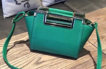 B1034 IDR.172.000 MATERIAL PU SIZE L22XH19XW12CM WEIGHT 700GR COLOR GREEN
