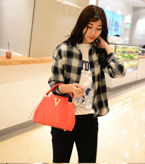 B1093 IDR.195.000 MATERIAL PU SIZE L20-24XH15XW10CM, STRAP 120CM WEIGHT 700GR COLOR RED