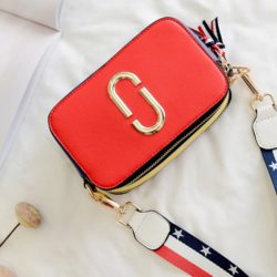 B1128 IDR.142.000 MATERIAL PU SIZE L18XH11XW7CM WEIGHT 450GR COLOR RED
