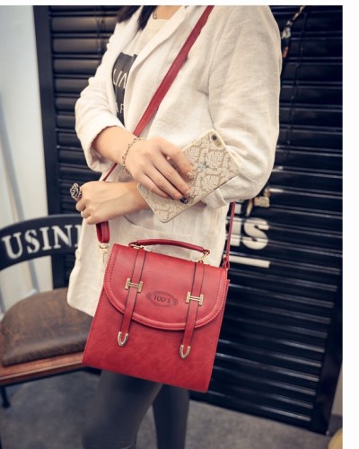 B1670 IDR.188.000 MATERIAL PU SIZE L23XH24XW13CM WEIGHT 700GR COLOR RED