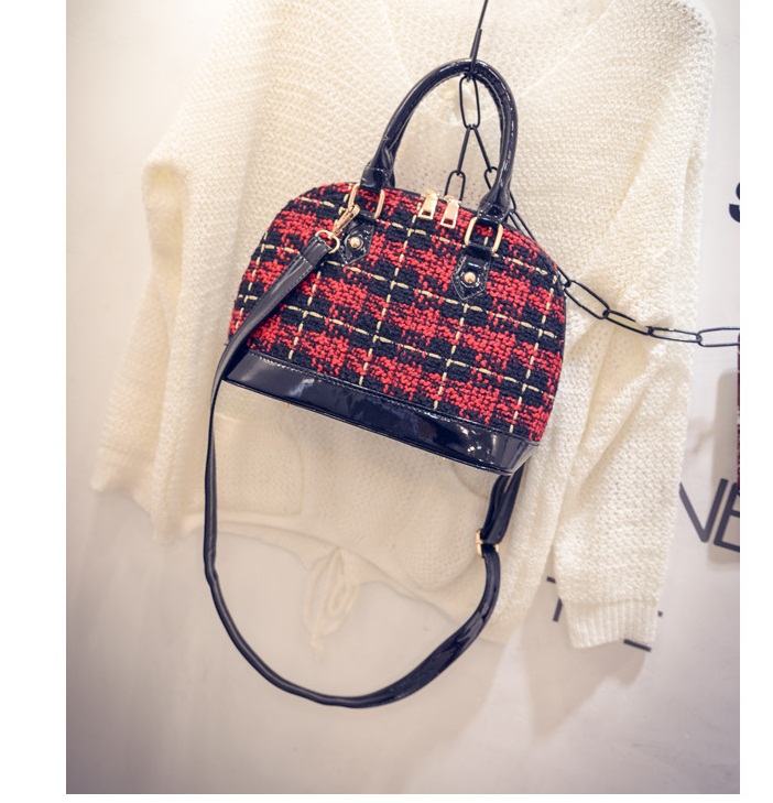 B1730 IDR.178.000 MATERIAL CLOTH SIZE L26XH20XW12CM WEIGHT 700GR COLOR RED