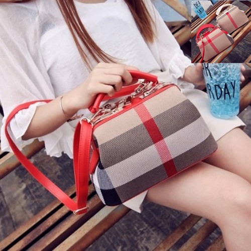 B2443 IDR.174.000 MATERIAL CANVAS SIZE L26XH15XW14CM WEIGHT 700GR COLOR RED-MOTIF-RANDOM