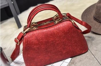 B2737 IDR.192.000 MATERIAL PU SIZE L31XH19XW14CM WEIGHT 850GR COLOR RED