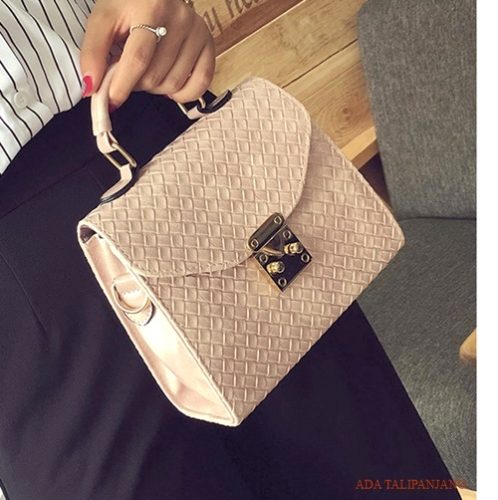 B29551 MATERIAL PU SIZE L20XH17XW9CM WEIGHT 550GR COLOR PINK