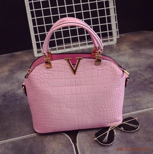 B437 IDR.159.000 MATERIAL PU SIZE L27XH22XW11CM WEIGHT 600GR COLOR PINK