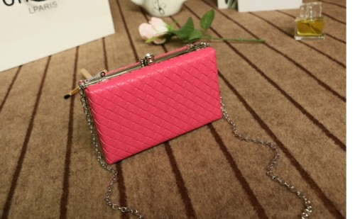 B501 IDR.160.000 MATERIAL PU SIZE L18XH11XW5CM WEIGHT 550GR COLOR RED.jpg