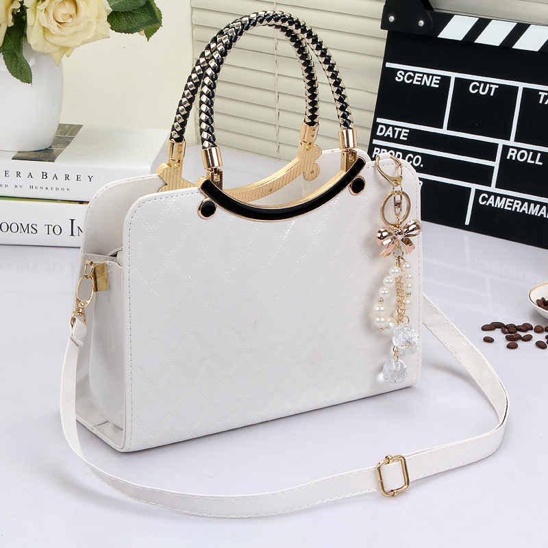 B6338 ID.205.000 MATERIAL PU SIZE L28XH20XW11CM WEIGHT 800GR COLOR WHITE