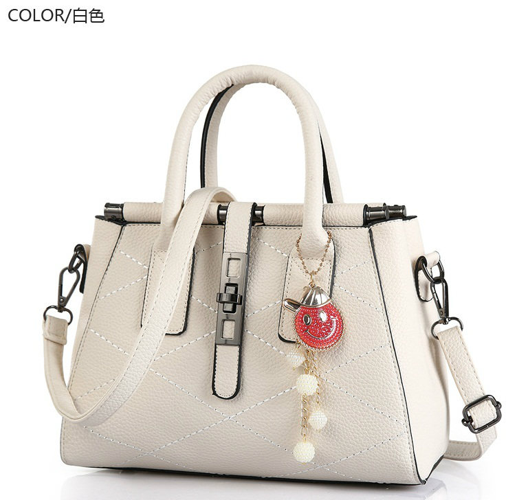 B751 IDR.205.000 MATERIAL PU SIZE L28XH20XW15CM WEIGHT 900GR COLOR BEIGE