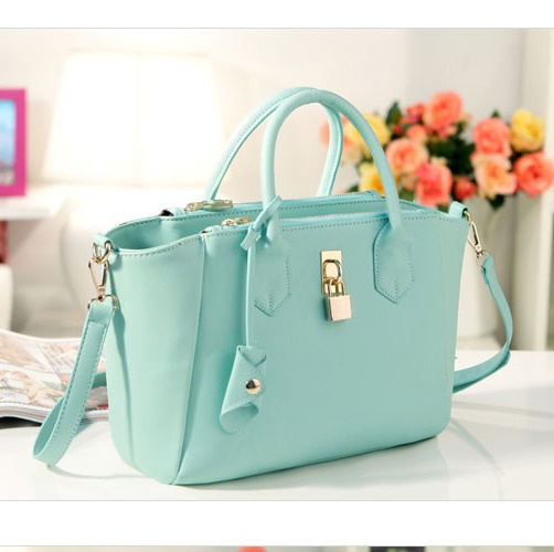B8239 IDR.175.000 MATERIAL PU SIZE L29XH23XW10CM WEIGHT 610GR COLOR GREEN