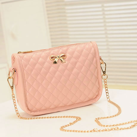B8357 IDR.150.000 MATERIAL PU SIZE L22XH15XW7CM WEIGHT 400GR COLOR PINK