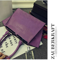 B8400 IDR.182.000 MATERIAL PU SIZE L41XH23XW9CM WEIGHT 800GR COLOR PURPLE