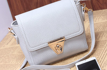 B8404 IDR.169.000 MATERIAL PU SIZE L18XH14XW6CM WEIGHT 450GR COLOR GRAY