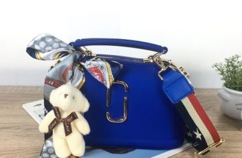 BTH0483 IDR.95.000 MATERIAL JELLY SIZE L22XH14XW12CM WEIGHT 900GR COLOR BLUE