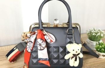 BTH4005 IDR.115.000 MATERIAL JELLY SIZE L26XH20XW13CM WEIGHT 1750GR COLOR GRAY