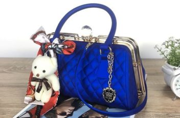 BTH4013 IDR.115.000 MATERIAL JELLY SIZE L24XH13XW13CM WEIGHT 1100GR COLOR BLUE