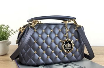 BTH4023 IDR.80.000 MATERIAL JELLY SIZE L21XH13XW11CM WEIGHT 750GR COLOR GRAY