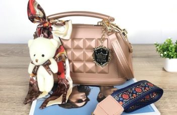 BTH4466 IDR.85.000 MATERIAL JELLY SIZE L21XH13XW11CM WEIGHT 900GR COLOR PINKGOLD