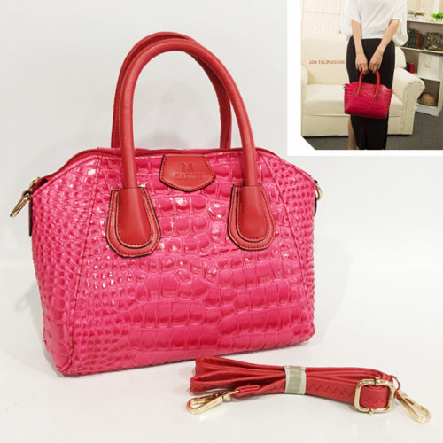 BTH535 IDR.120.000 MATERIAL PU SIZE L27XH22XW10CM WEIGHT 1100GR COLOR RED