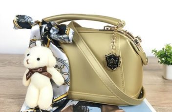 BTH8887 IDR.78.000 MATERIAL JELLY SIZE L22XH13XW11CM WEIGHT 900GR COLOR GOLD