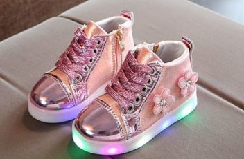 SHK605-pink Sepatu Anak Cantik Motif Bunga Import