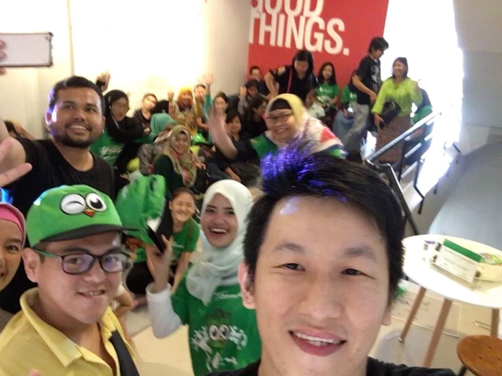Selfie bersama peserta event Tokopedia di Batam
